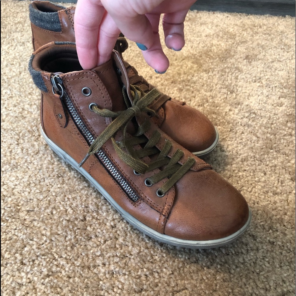 hightop lace up sneakers